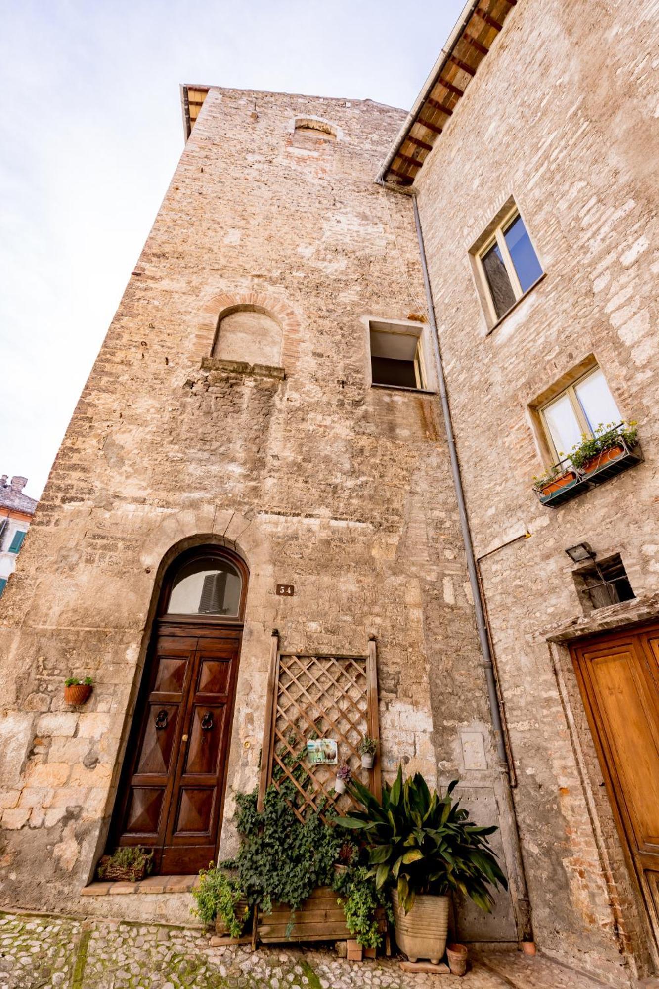 Appartamento In Centro Via Porta Fuga สโปเลโต ภายนอก รูปภาพ